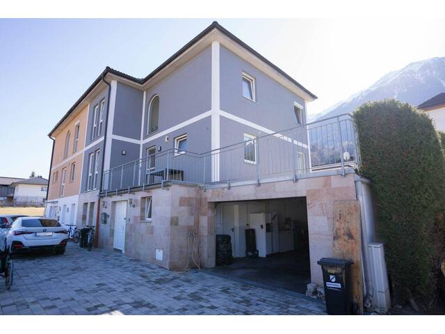 Immobilie in Polling in Tirol - Exklusives Mehrfamilienhaus mit zwei Wohneinheiten, großzügigen Terrassen und Alpenblick - Bild 2