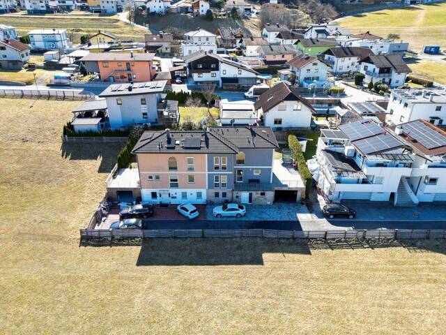 Immobilie in Polling in Tirol - Exklusives Mehrfamilienhaus mit zwei Wohneinheiten, großzügigen Terrassen und Alpenblick - Bild 4