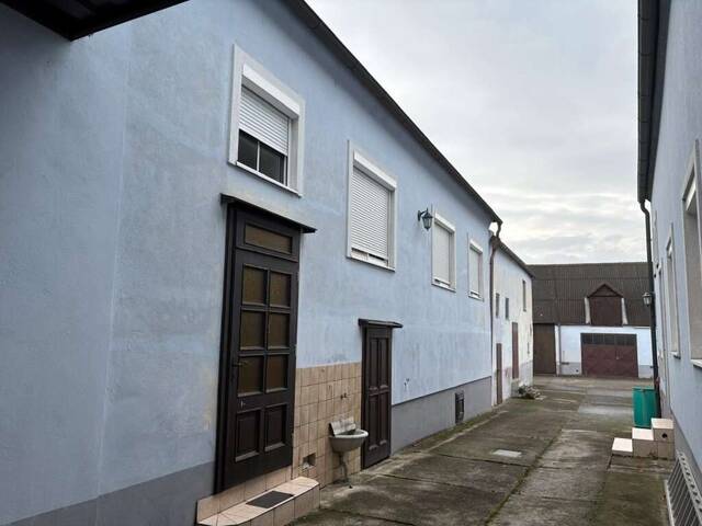 Immobilie in Breitenbrunn - Größzügiges Zweifamilienhaus im Herzen von Breitenbrunn - Bild 0