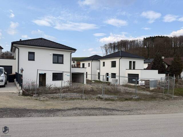 Immobilie in Gerolding - 2 Wohnhäuser in Gerolding (Am Kirchenberg) - Bild 0