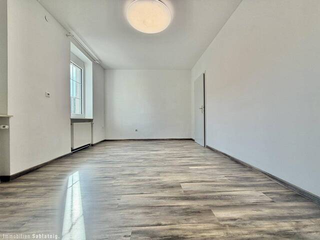 Immobilie in Orth an der Donau - CHARMANTES EINFAMILIENHAUS - Garten, Balkon und Terrasse in ruhiger Lage von Orth an der Donau! - Bild 2