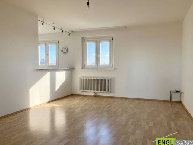 Immobilie in Maria Enzersdorf - Sehr gepfegte 2 Zimmerwohnung mit Loggia und KFZ-Abstellplatz in zentraler Lage und Fernblick - Bild 1