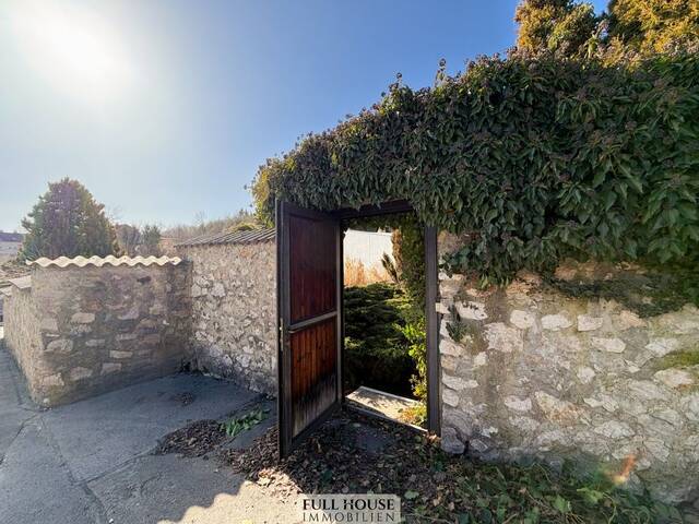 Immobilie in Villach - Wohnung mit knapp 400 m² Eigengarten - stark sanierungsbedürftig - inkl. zusätzlicher Räumlichkeit zum Zusammenlegen - Bild 1