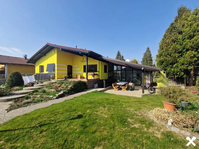 Immobilie in Oberzögersdorf - TRAUMHAFTER BUNGALOW FÜR ZWEI PERSONEN SAMT NEBENGEBÄUDE FÜR HOBBYRAUM, PARKÄHNLICHEM GARTEN MIT SCHWIMMTEICH ALS NATURPOOL DIREKT AN FELDER DER REGION ANGRENZEND - Bild 0