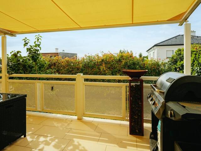 Immobilie in Wimpassing an der Leitha - Urlaubsfeeling inklusive! Modernes Einfamilienhaus mit Balkon, Terrasse und Garten in Gated Community mit idyllischem Badesee - Bild 2