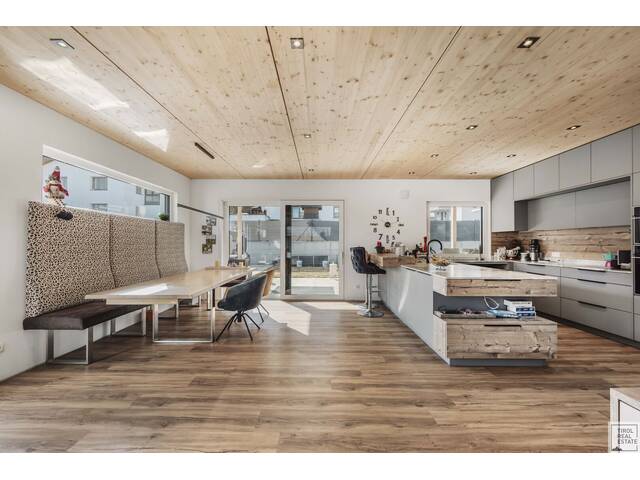 Immobilie in Rinn - Modernes Einfamilienhaus in hochwertiger Holzbauweise mit Pool, Garten und exklusiver Ausstattung - Bild 3