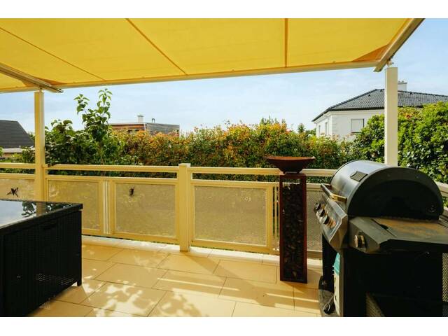 Immobilie in Wimpassing an der Leitha - Urlaubsfeeling inklusive! Modernes Einfamilienhaus mit Balkon, Terrasse und Garten in Gated Community mit idyllischem Badesee - Bild 2