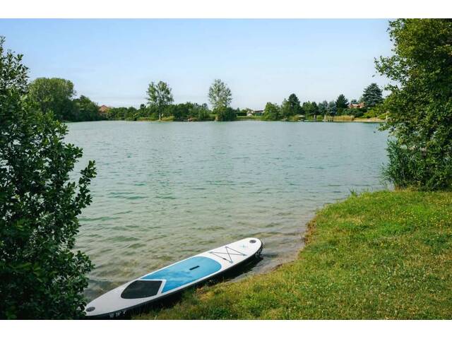 Immobilie in Wimpassing an der Leitha - Urlaubsfeeling inklusive! Modernes Einfamilienhaus mit Balkon, Terrasse und Garten in Gated Community mit idyllischem Badesee - Bild 4