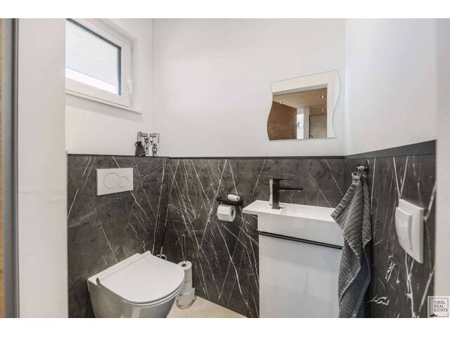 Immobilie in Rinn - Modernes Einfamilienhaus mit Pool, hochwertiger Holzbauweise, Photovoltaik und exklusiver Ausstattung Baujahr 2021 - Bild 2