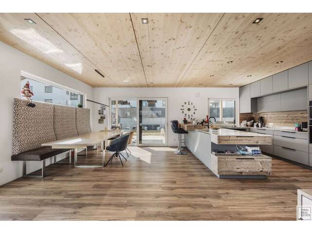 Immobilie in Rinn - Modernes Einfamilienhaus mit Pool, hochwertiger Holzbauweise, Photovoltaik und exklusiver Ausstattung Baujahr 2021 - Bild 3