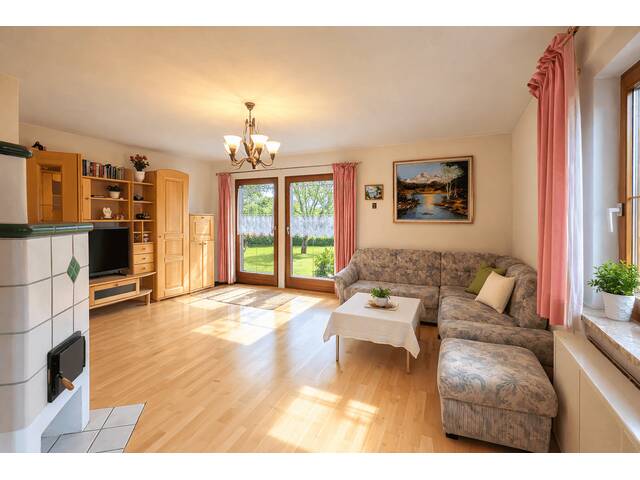 Immobilie in Mattsee - Charmantes, renovierungsbedürftiges Haus mit großem Garten nahe dem Mattsee - Bild 1