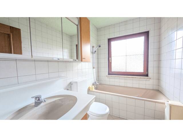 Immobilie in Mattsee - Charmantes, renovierungsbedürftiges Haus mit großem Garten nahe dem Mattsee - Bild 3