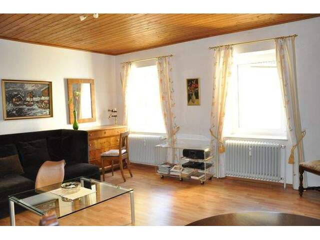 Immobilie in Bad Gastein - WOHNEN mit GESCHICHTE im historischen Zentrum von Bad Gastein. Gewidmeter 2. Wohnsitz, großzügige Raumeinteilung. Alle Räume mit Fenster. Direkt an de - Bild 0