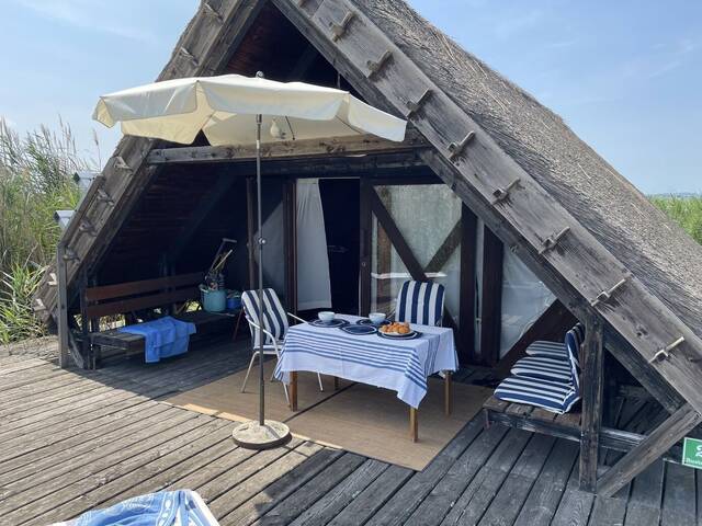 Immobilie in Rust - FÜR GERN-WEITBLICKER FAST WIE AM MEER - RUHE, ENTSPANNUNG UND FREIHEIT - HÜTTE IM SEE MIT BOOTSGARAGE - Bild 0