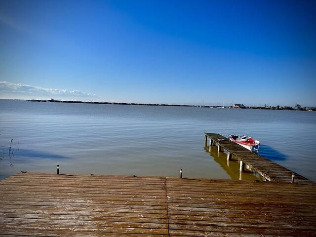 Immobilie in Rust - FÜR GERN-WEITBLICKER FAST WIE AM MEER - RUHE, ENTSPANNUNG UND FREIHEIT - HÜTTE IM SEE MIT BOOTSGARAGE - Bild 2