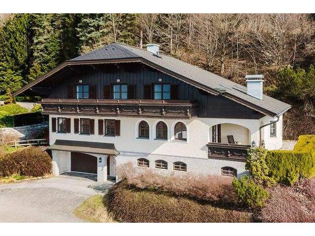 Immobilie in Mondsee - Wohnen mit Panorama am Mondseeberg! Gediegenes Haus mit herrlichem Mondseeblick - Bild 0