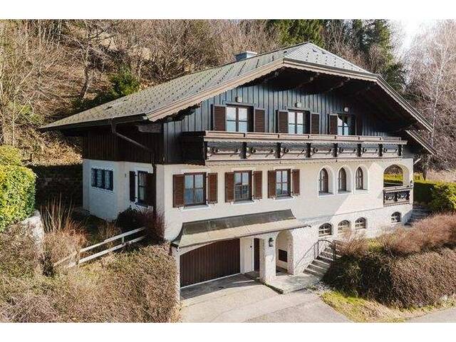 Immobilie in Mondsee - Wohnen mit Panorama am Mondseeberg! Gediegenes Haus mit herrlichem Mondseeblick - Bild 1