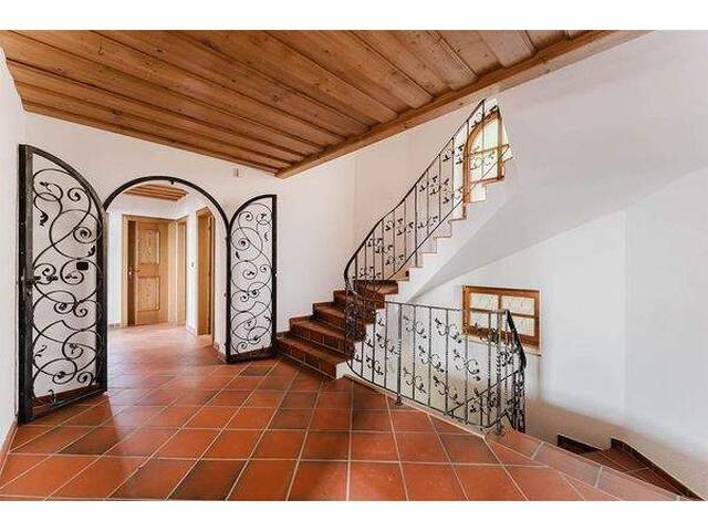 Immobilie in Mondsee - Wohnen mit Panorama am Mondseeberg! Gediegenes Haus mit herrlichem Mondseeblick - Bild 4