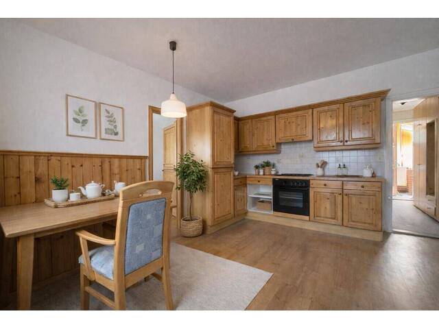 Immobilie in Ternitz - Charmantes Mehrfamilienhaus mit großem Grundstück, Pool und Baulandreserve - Bild 1