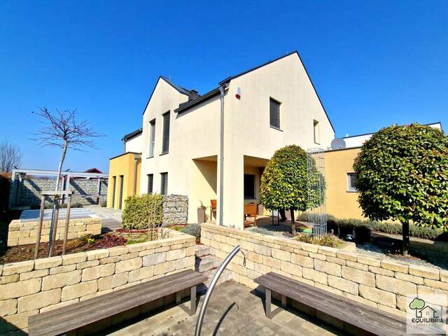 Immobilie in Trumau - MODERNES EINFAMILIENHAUS MIT POOL, DOPPELGARAGE UND HERRLICHEM GARTEN - NAHE WIEN - Bild 0