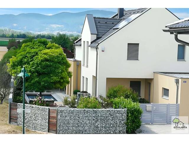 Immobilie in Trumau - MODERNES EINFAMILIENHAUS MIT POOL, DOPPELGARAGE UND HERRLICHEM GARTEN - NAHE WIEN - Bild 2