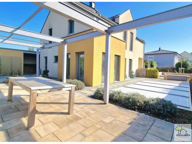 Immobilie in Trumau - MODERNES EINFAMILIENHAUS MIT POOL, DOPPELGARAGE UND HERRLICHEM GARTEN - NAHE WIEN - Bild 3