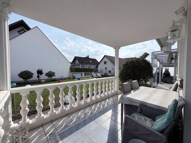 Immobilie in Mureck - Großzügiges Einfamilienhaus mit Garten, Terrasse & zusätzlichem Raum über der Garage in ruhiger Lage in MURECK! - Bild 2