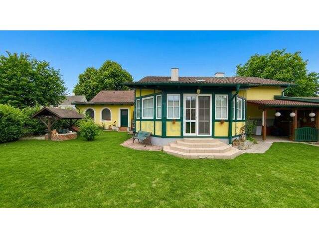 Immobilie in Walpersbach - Modernisierter Bungalow mit ca. 200 m², Wintergarten, Keller, Garage und überzeugender Außenanlage - Bild 0