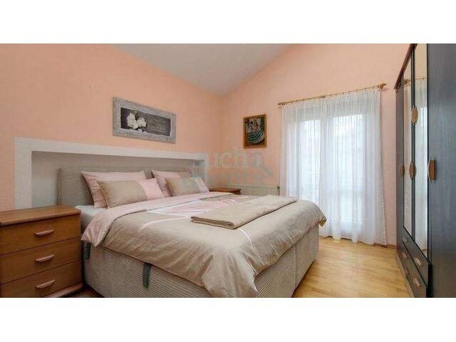 Immobilie in Walpersbach - Modernisierter Bungalow mit ca. 200 m², Wintergarten, Keller, Garage und überzeugender Außenanlage - Bild 2