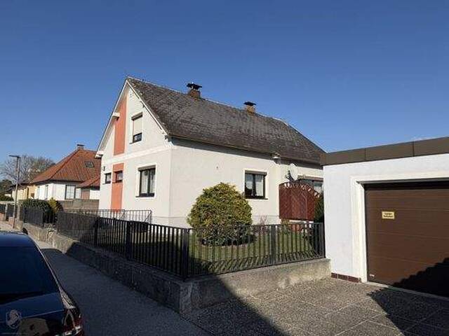 Immobilie in Herzogenburg - Einfamilienhaus mit ausgebautem Dachgeschoss, Vollkeller, Garage und sonnigem Garten in 3130 Herzogenburg / Oberndorf - Bild 1