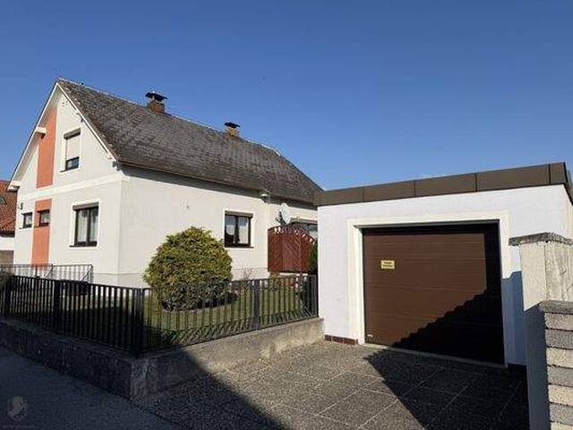 Immobilie in Herzogenburg - Einfamilienhaus mit ausgebautem Dachgeschoss, Vollkeller, Garage und sonnigem Garten in 3130 Herzogenburg / Oberndorf - Bild 2