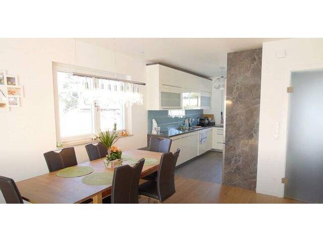 Immobilie in Zwölfaxing - Modernes Reihenhaus in Zwölfaxing - Ihr Leben auf der Blumenwiese mit Garten, Carport & offener Wohnküche - 449.000 € - Bild 1