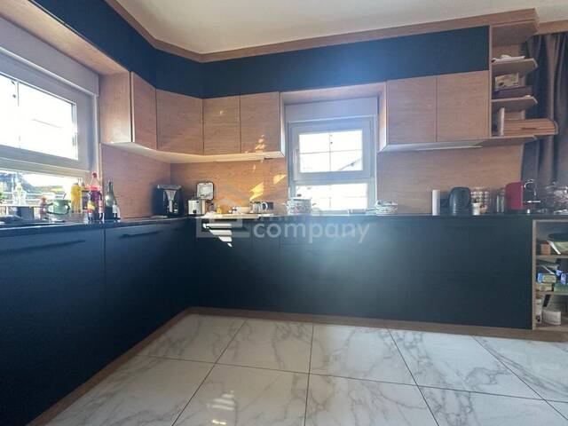 Immobilie in Eggendorf - Neuwertiges Zweifamilienhaus in Eggendorf, 7 Zimmer, Garten, Pool, Sauna und Garage - Ihr Traumhaus! - Bild 1