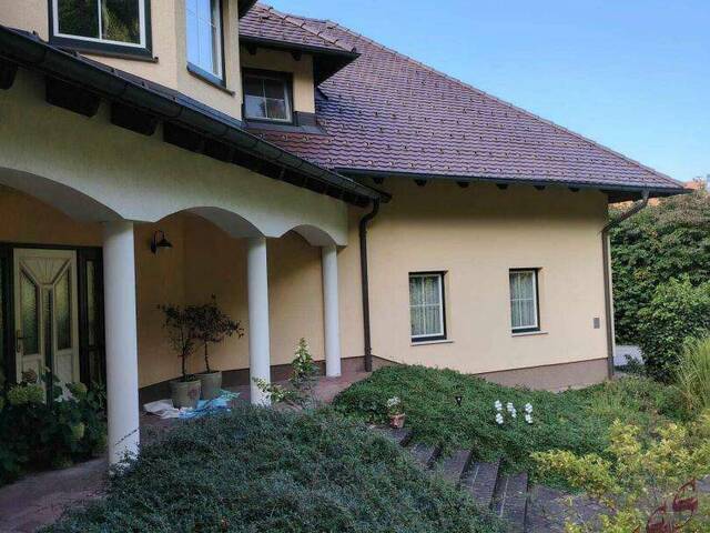 Immobilie in Kaumberg - Tolle Villa mit neuer PV-Anlage bietet viel Platz und ruhige, grüne Umgebung - nur ca. 38 min zur Stadtgrenze Wien! - Bild 2