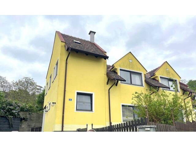 Immobilie in Mannersdorf am Leithagebirge - Wohnhaus in ruhige Randlage, Weitblick - auch für 2 Familien geeignet - Bild 0