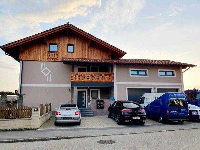 Immobilie in Mauerkirchen - Wunderschönes Mehrfamilienhaus mit großzügigem Grundstück - Bild 1