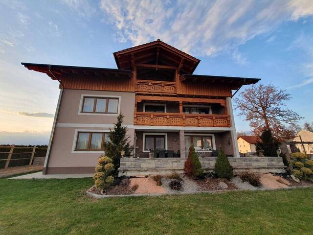 Immobilie in Mauerkirchen - Wunderschönes Mehrfamilienhaus mit großzügigem Grundstück - Bild 2