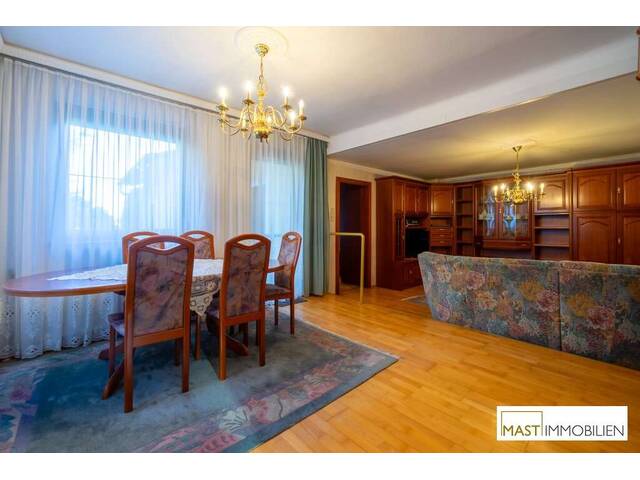 Immobilie in Oberhausen - NEUER PREIS - AUFGEPASST! Über 1.000 m² großes Grundstück mit Einfamilienhaus in optimaler Lage und TEILUNGSPOTENZIAL - Bild 2