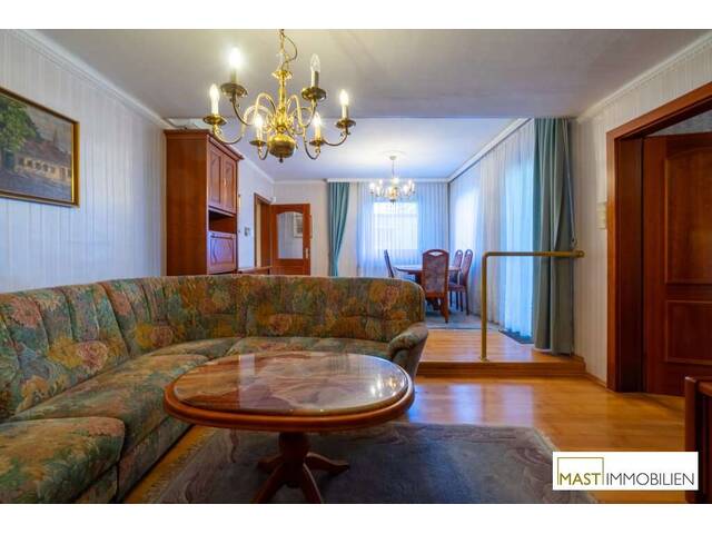 Immobilie in Oberhausen - NEUER PREIS - AUFGEPASST! Über 1.000 m² großes Grundstück mit Einfamilienhaus in optimaler Lage und TEILUNGSPOTENZIAL - Bild 3