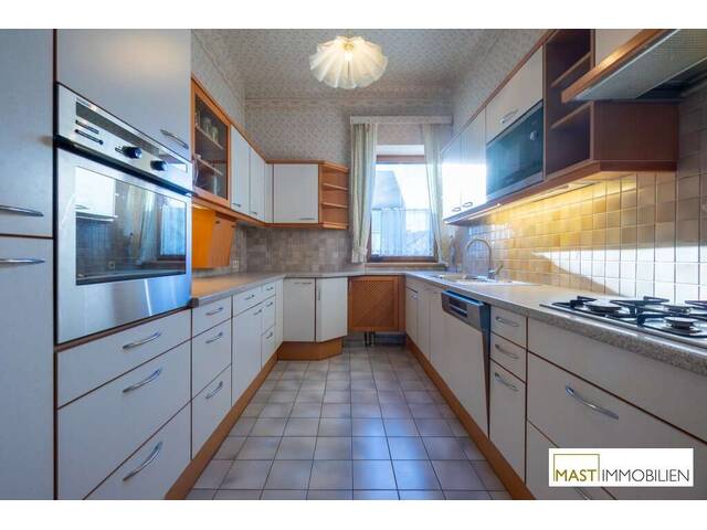 Immobilie in Oberhausen - NEUER PREIS - AUFGEPASST! Über 1.000 m² großes Grundstück mit Einfamilienhaus in optimaler Lage und TEILUNGSPOTENZIAL - Bild 4