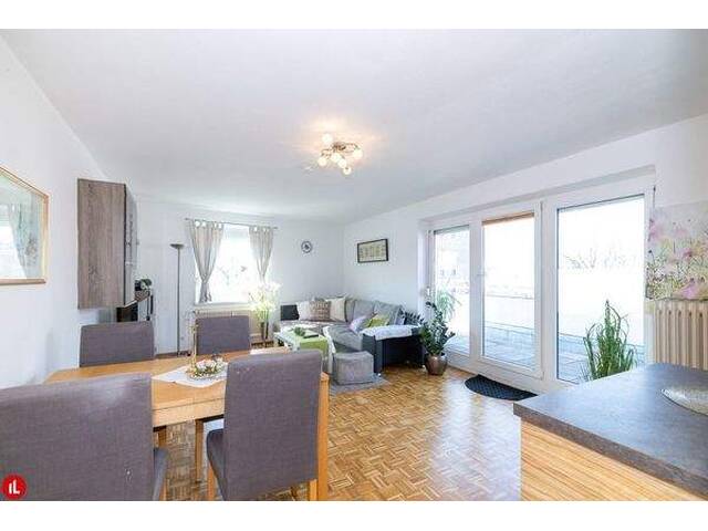 Immobilie in Schwechat - Dachgeschosswohnung mit 62 m² Dachterrasse - Sonne von Ost bis West - Bild 1