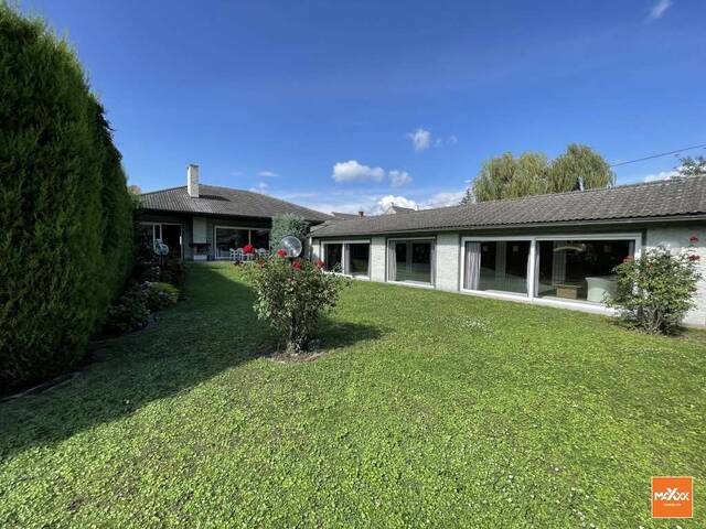 Immobilie in Weigelsdorf - Großzügiges Einfamilienhaus mit beeindruckender Schwimmhalle, weitläufigem Kellerbereich und direkter Garagenanbindung - Bild 0