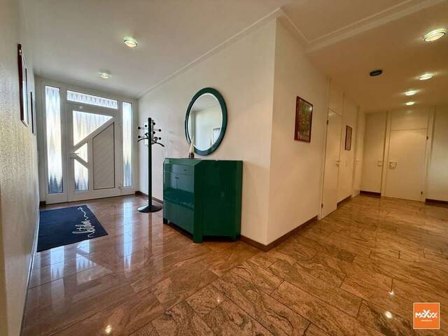 Immobilie in Weigelsdorf - Großzügiges Einfamilienhaus mit beeindruckender Schwimmhalle, weitläufigem Kellerbereich und direkter Garagenanbindung - Bild 1