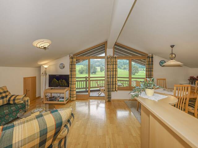 Immobilie in Aurach bei Kitzbühel - Dachgeschoss-Apartment mit schönem Ausblick - Bild 1