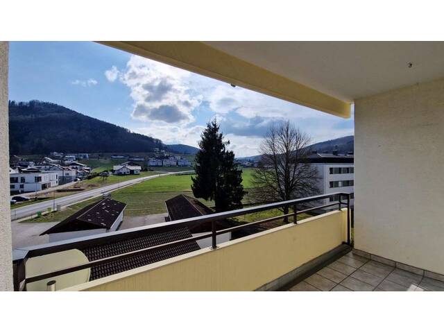 Immobilie in Pinsdorf - Sonnige 3 Zimmer-Wohnung mit schönem Ausblick und Einzelgarage - Bild 0