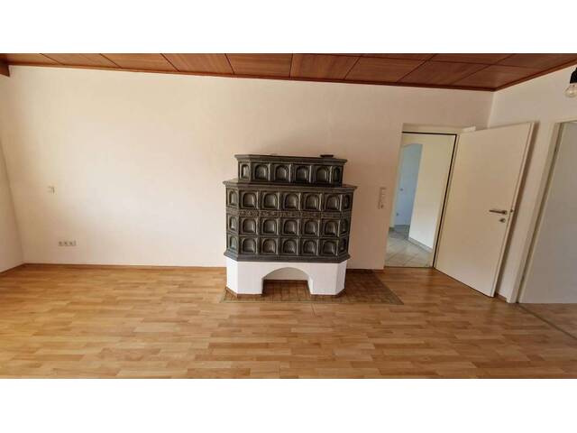 Immobilie in Pinsdorf - Sonnige 3 Zimmer-Wohnung mit schönem Ausblick und Einzelgarage - Bild 3