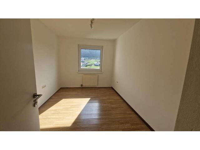 Immobilie in Pinsdorf - Sonnige 3 Zimmer-Wohnung mit schönem Ausblick und Einzelgarage - Bild 4