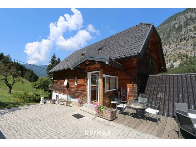 Immobilie in Bleiberg-Kreuth - chaletartige Wohnung mit riesigem Garten, beinahe ein ganzes Haus - Bild 0