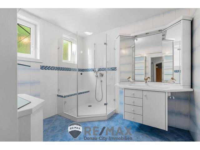 Immobilie in Klein-Engersdorf - Am Fuße des Bisambergs: großes Grundstück mit Bungalow und XXL-Garage - Bild 4