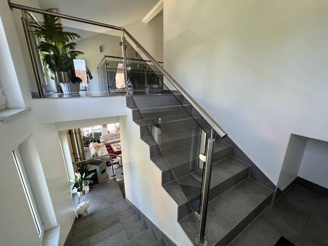 Immobilie in Fischamend - NEUER PREIS: Exklusive Familienvilla in Fischamend mit Möglichkeit für Büro, Kanzlei oder Ordination - Bild 4